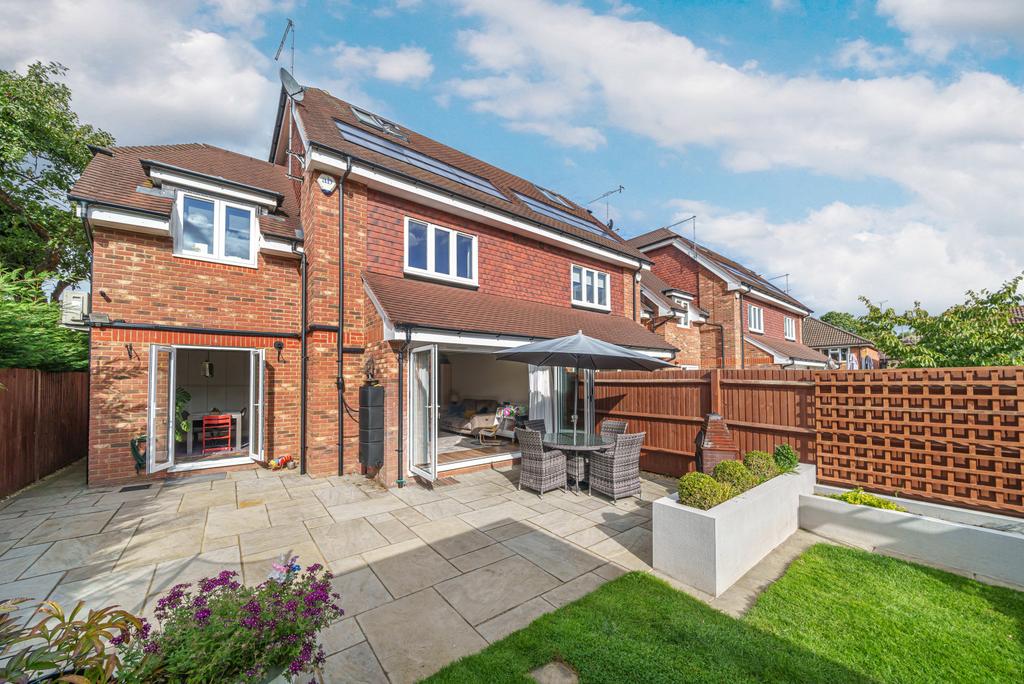Oxted Green, Milford, Godalming, GU8 4 bed end of terrace house for