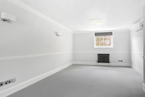 3 bedroom flat to rent, Hill Street , Mayfair  W1J