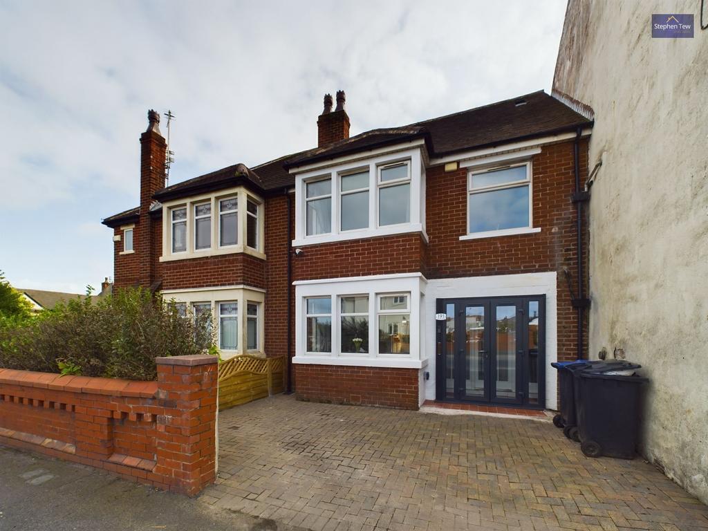 Highfield Road, Blackpool, FY4 3 bed terraced house for sale £160,000