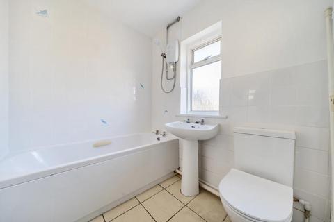 44 Brizewood, Carterton, OX18 1DF