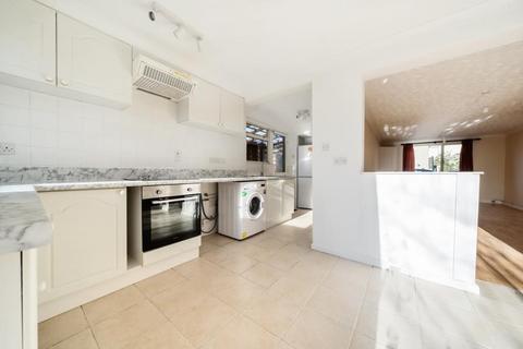 44 Brizewood, Carterton, OX18 1DF