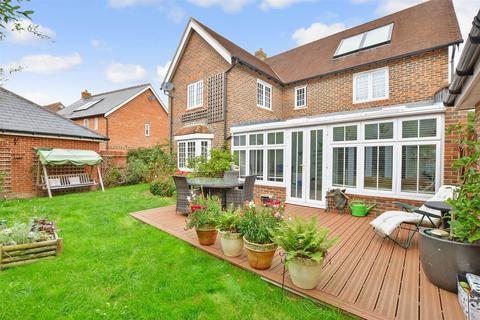 4 bedroom detached house for sale - Peppiatt Close, Horley, Surrey