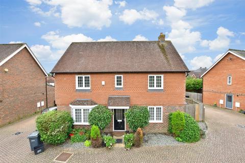 4 bedroom detached house for sale, Peppiatt Close, Horley, Surrey