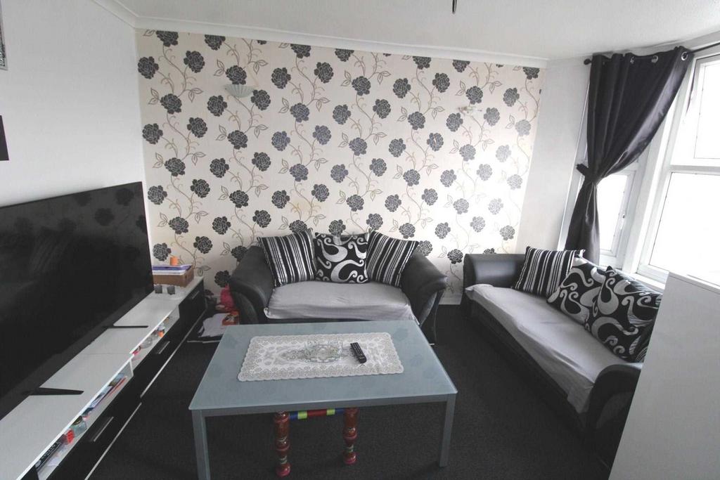 Kitchener Road, High HP11 3 bed terraced house for sale £315,000