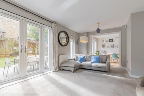 2 Brooke View, Delph, Oldham, OL3 5GF