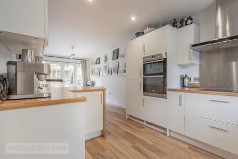 2 Brooke View, Delph, Oldham, OL3 5GF