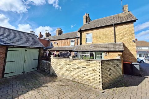 3 bedroom end of terrace house for sale, Sharpenhoe Road, Barton-Le-Clay, MK45 4SD