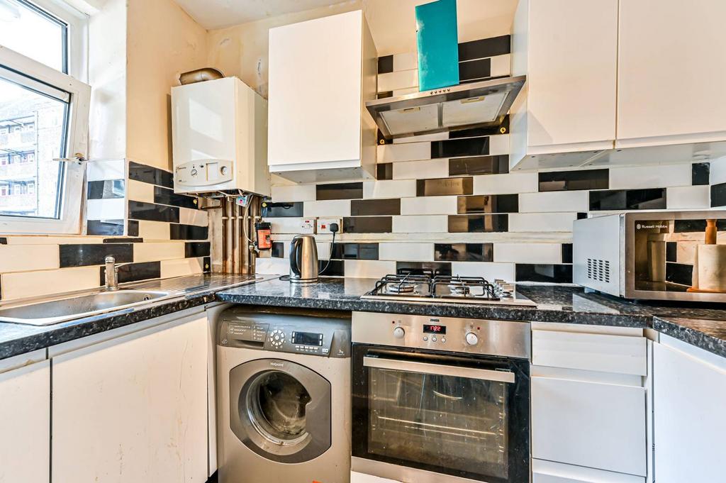Peckham Rye SE15, Peckham Rye, London, SE15 2 bed flat for sale £350,000
