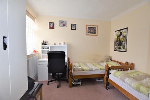 80 Dunspring Lane, Ilford, IG5 0UB