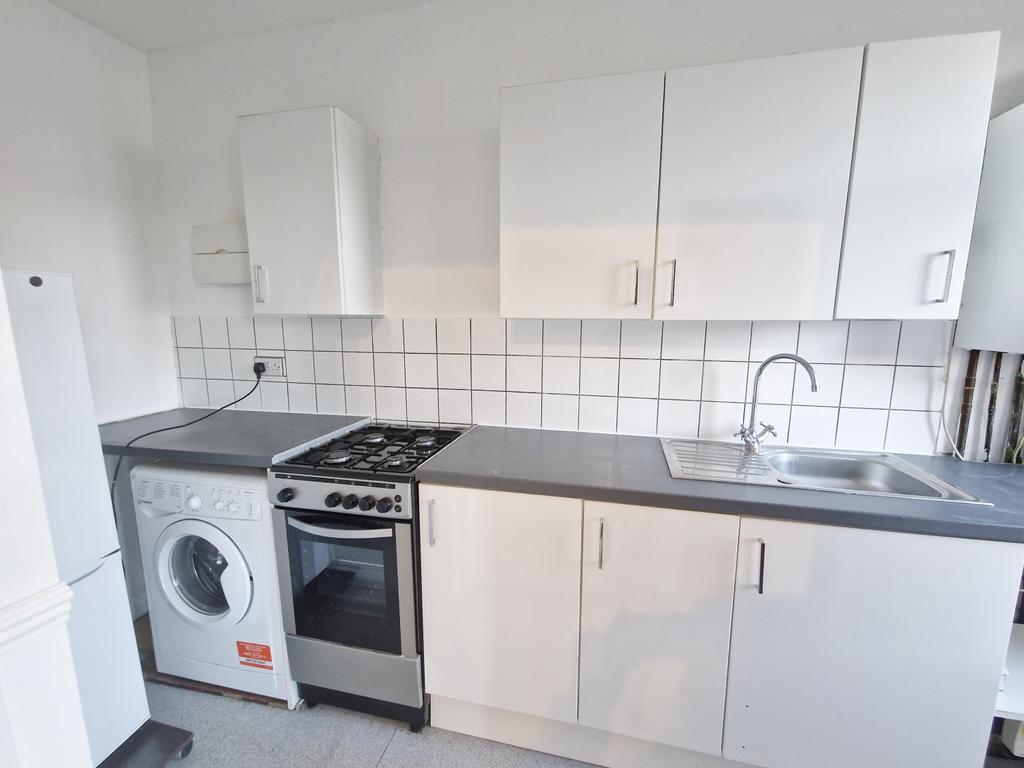 Meads Lane, Seven Kings, Ilford, IG3 1 bed flat £1,250 pcm (£288 pw)