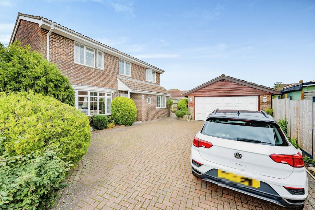 Bernwood Grove, Southampton SO45 4 bed detached house £490,000