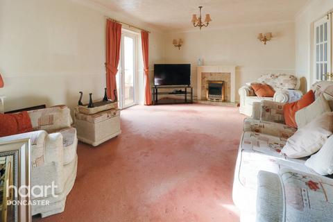 24 Greenfield Gardens, Doncaster, DN4 6TF