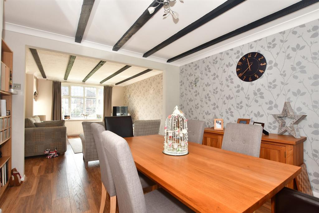 Murtwell Drive, Chigwell, Essex 4 bed semidetached house for sale £