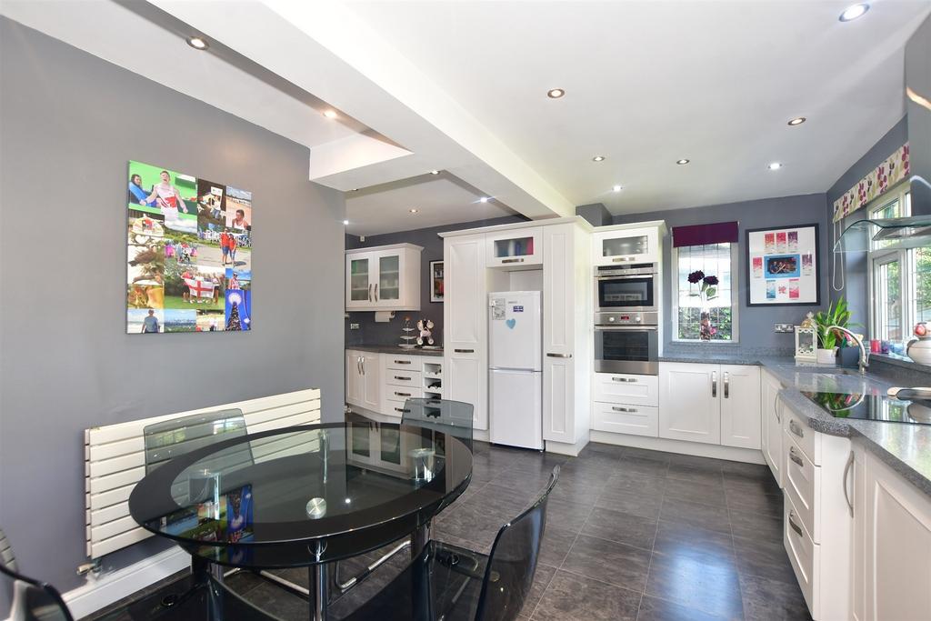 Murtwell Drive, Chigwell, Essex 4 bed semidetached house for sale £
