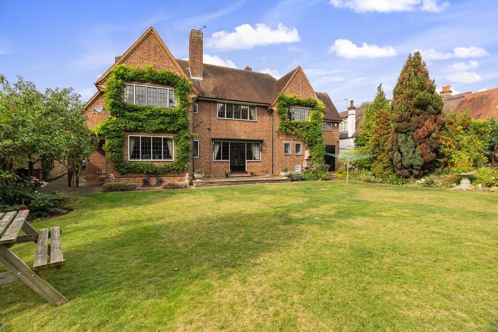 The Avenue, Gravesend, DA11 5 bed detached house for sale £1,000,000