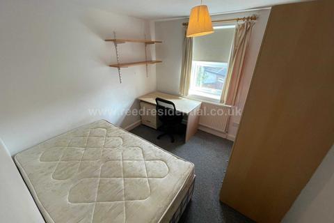 4 bedroom apartment to rent, Castle Boulevard, Lenton, England