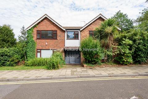 5 bedroom detached house for sale, Green Close, Bromley