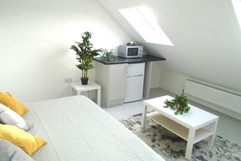 1 bedroom flat to rent, Hounslow TW3