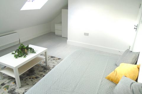 1 bedroom flat to rent, Hounslow TW3