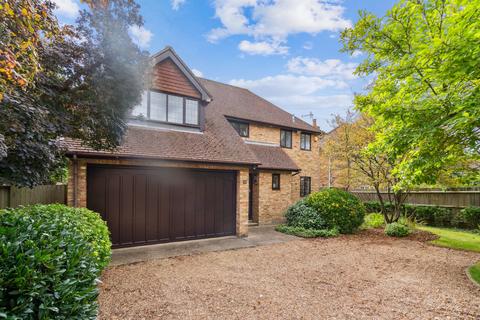 4 bedroom detached house for sale - Upper Drive, Beaconsfield, HP9