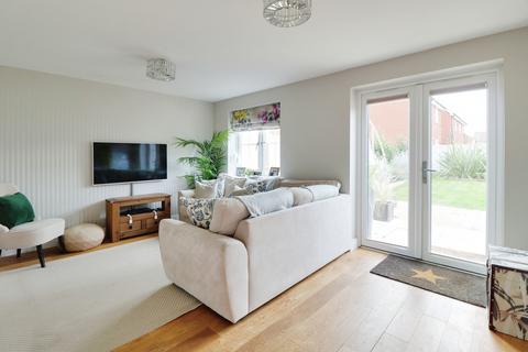 24 Sandy Crescent, Great Wakering, Southend-on-sea, SS3 0FN
