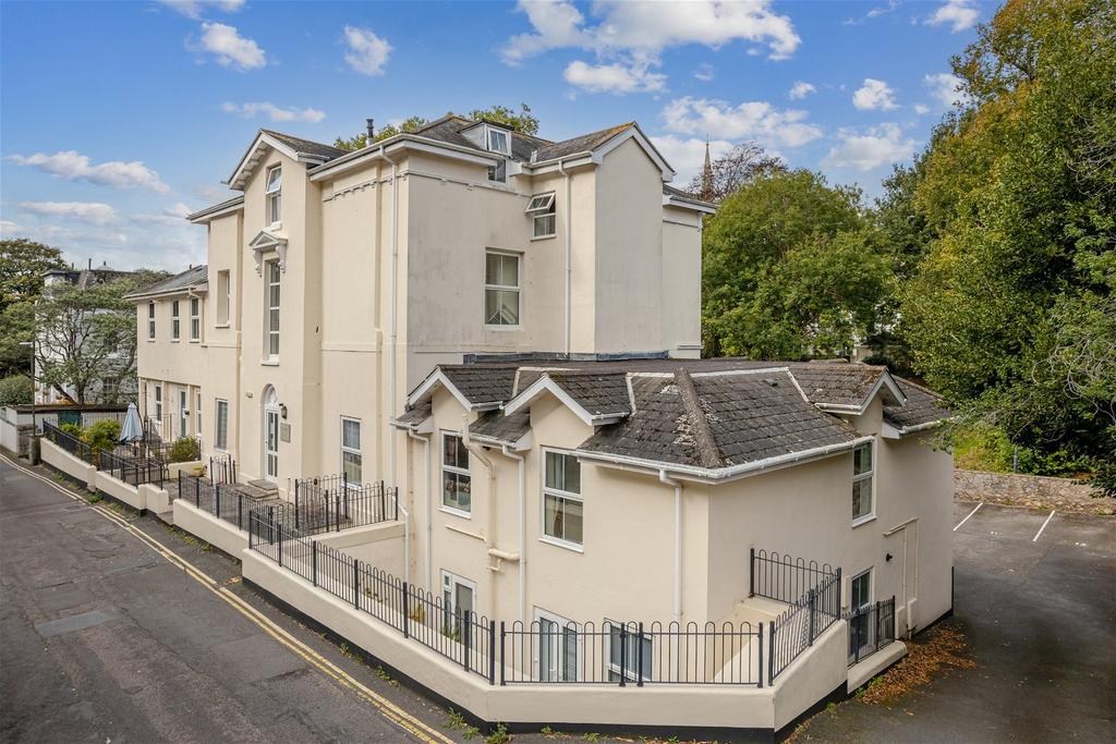 Torwood Gardens Road, Torquay TQ1 2 bed apartment for sale £450,000
