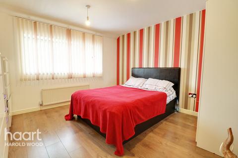 10 Woodbridge Lane, Romford, RM3 9JF