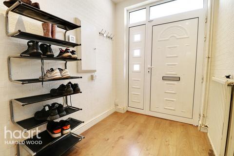 10 Woodbridge Lane, Romford, RM3 9JF