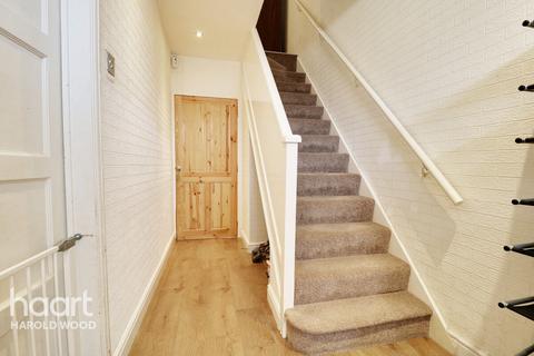 10 Woodbridge Lane, Romford, RM3 9JF