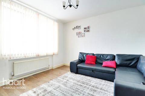 10 Woodbridge Lane, Romford, RM3 9JF