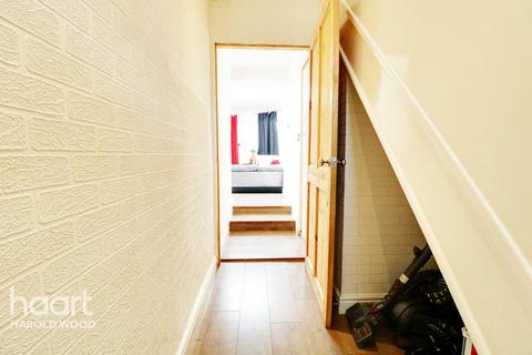 10 Woodbridge Lane, Romford, RM3 9JF