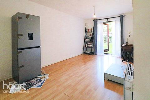 1 bedroom flat for sale, Orchard Grove, London
