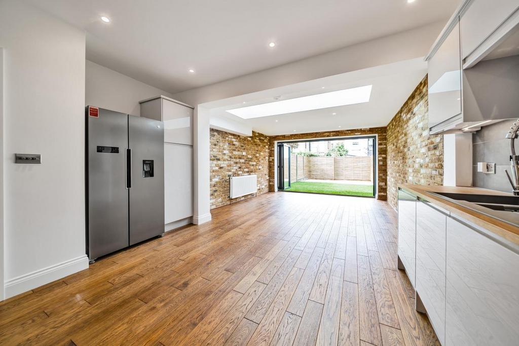 Khartoum Road, Tooting 4 bed terraced house £975,000