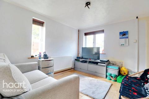 1 bedroom terraced house for sale, North Hill Drive, Romford