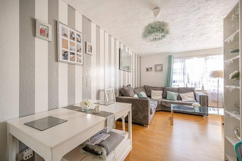 2 bedroom flat for sale, Shaftsbury Gardens, North Acton, London, NW10