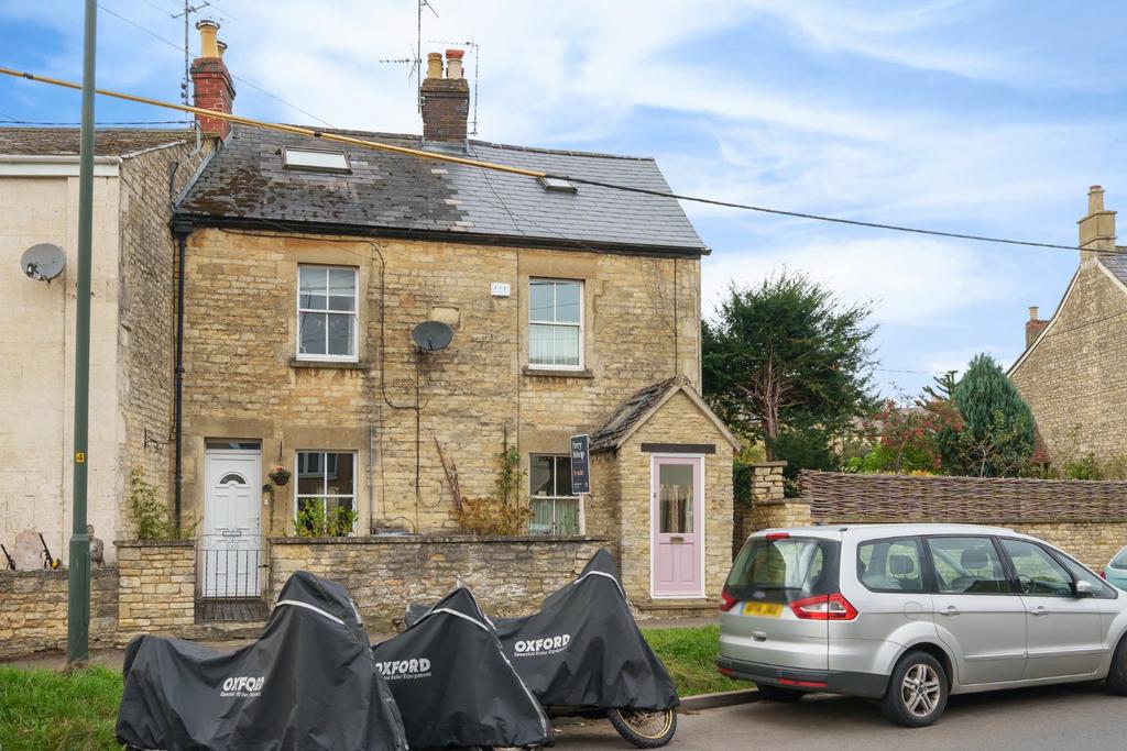 Cheltenham Road, Cirencester... 2 bed end of terrace house £330,000