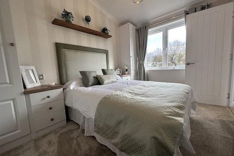 2 bedroom lodge for sale, Ashford, Kent, TN27