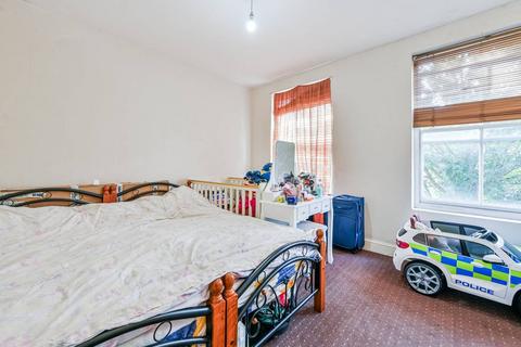31 Arrow Road, London, E3 3HE