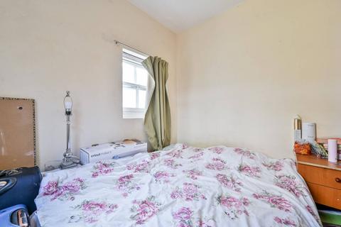 31 Arrow Road, London, E3 3HE