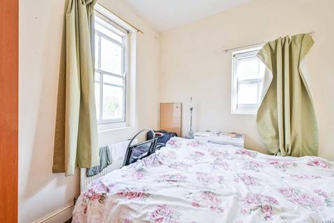 31 Arrow Road, London, E3 3HE