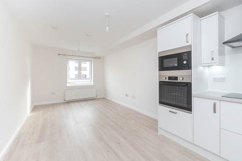Flat 6, 6 Arneil Drive, Edinburgh, EH5 2GR