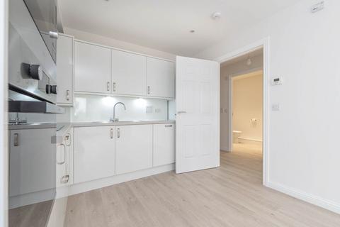 Flat 6, 6 Arneil Drive, Edinburgh, EH5 2GR