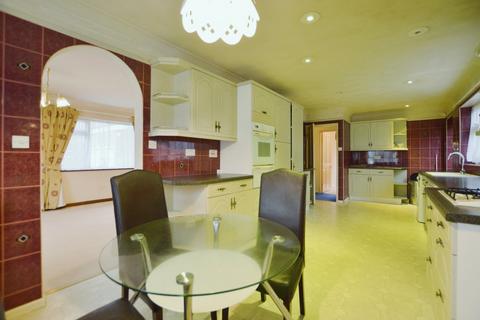 4 Amberley Close, Send, Woking, GU23 7BX