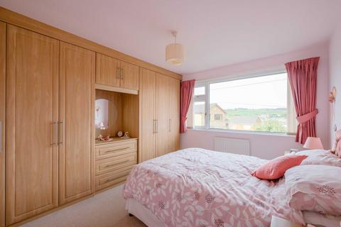 3 bedroom semi-detached house for sale - Whingrove Avenue, Holmfirth HD9