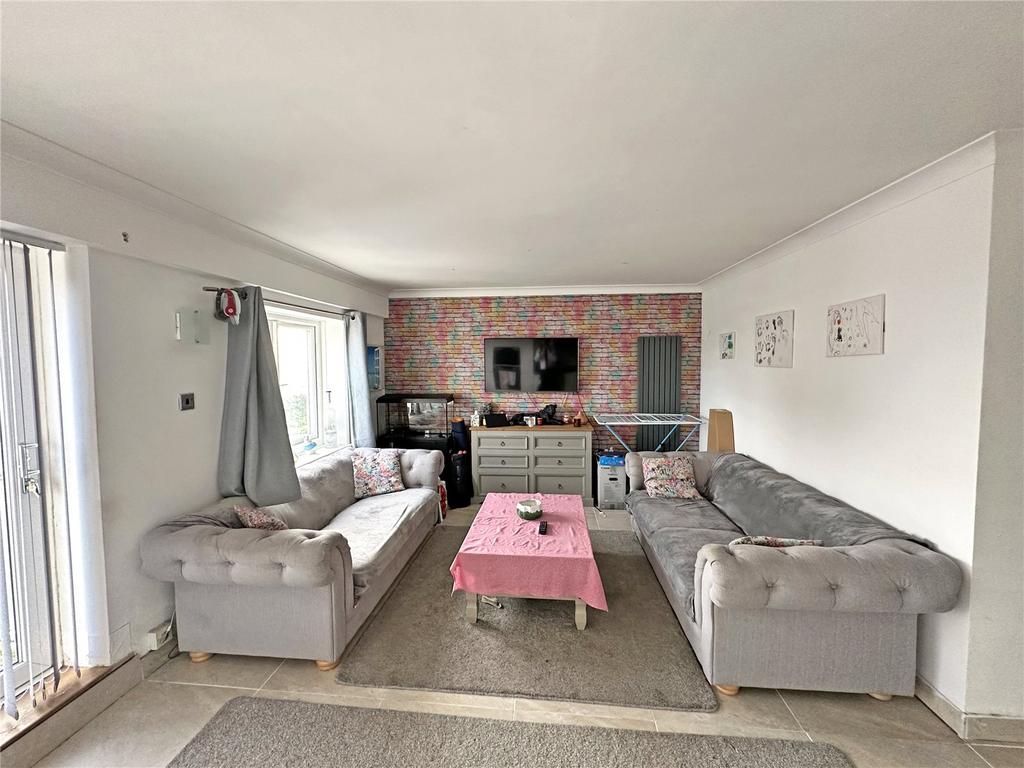 Marine Drive, Barton on Sea, New Milton, Hampshire, BH25 3 bed