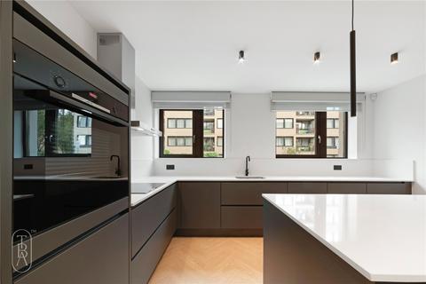 undefined, Pier Street, London, E14