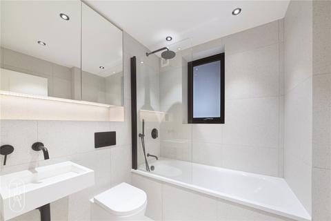 undefined, Pier Street, London, E14