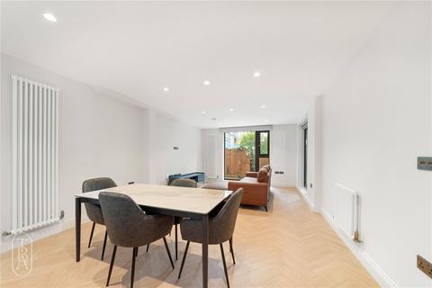 undefined, Pier Street, London, E14
