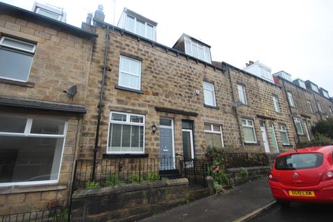 2 bedroom house to rent, Rose Avenue, Horsforth, Leeds