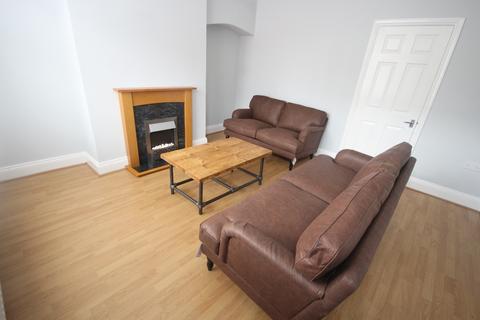 2 bedroom house to rent, Rose Avenue, Horsforth, Leeds